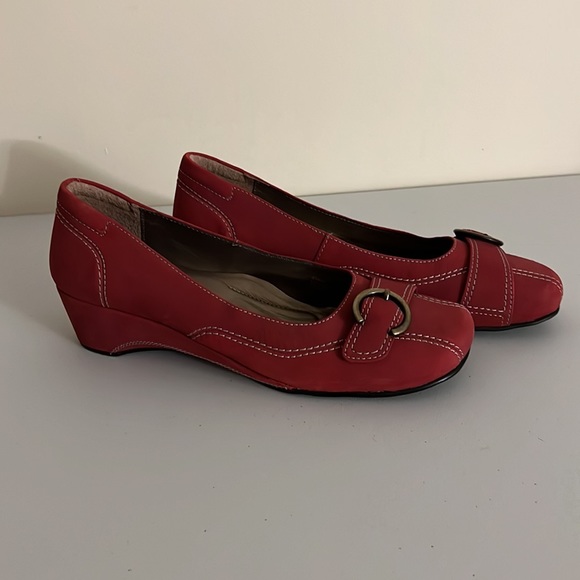 Josef Seibel Red Suede Buckle Wedge - NWOT - Picture 3 of 7